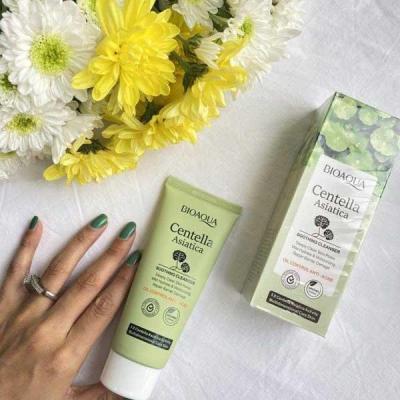 فوم شستشو صورت کنترل منافذ صورت سنتلا