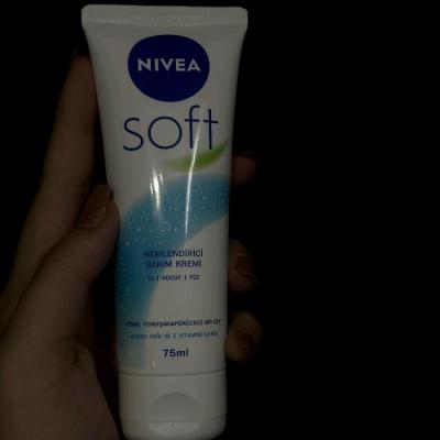 کرم مرطوب کننده نیوآ