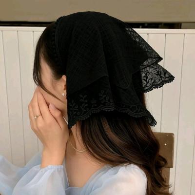 مینی اسکارف تل دار