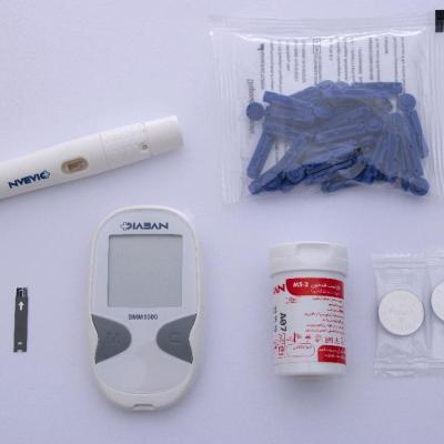 دستگاه قند خون(گلوکومتر)دیابان مدل SMM1000گارانتی مادام العمر