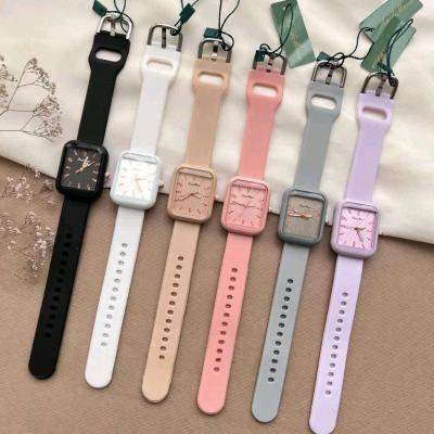 ساعت دخترانه و زنانه بند لاستیکی نرم