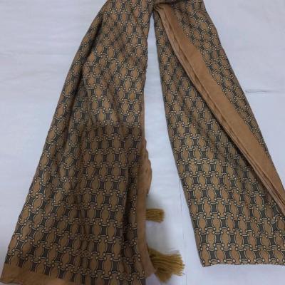 شال پلیسه طرح دار