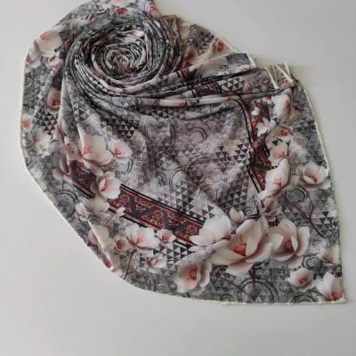 روسی حاشیه گل دست دوز