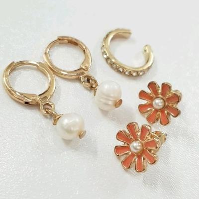 پک گوشواره آویز مروارید پرورشی ، گلگوش و ایرکاف طلایی نگین زیرکنیا