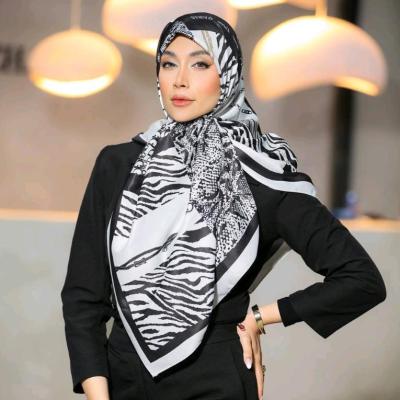 روسری مجلسی ابریشم توییل قواره 130 کد 1010