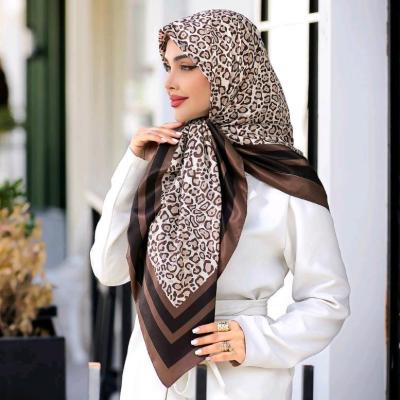 روسری مجلسی ابریشم توییل قواره 130 کد 1016