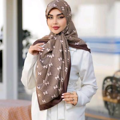 روسری مجلسی ابریشم توییل قواره 130 کد 1018