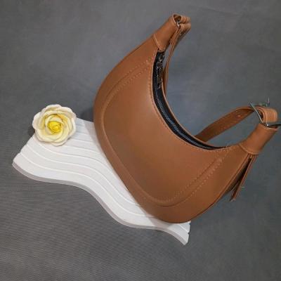 کیف دوشی هلالی آچیل