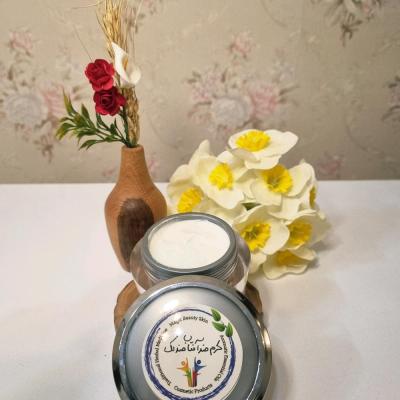 کرم ضد آفتاب فیزیکی ضدلک روشن کننده موری اسکین