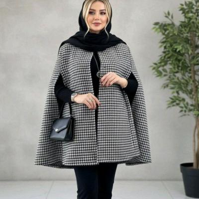 پانچو زنانه پشمی مدل شنل پیچازی