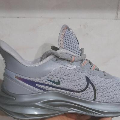 کتانی نایک زوم طوسی خط شبرنگ لیبل ویتنام