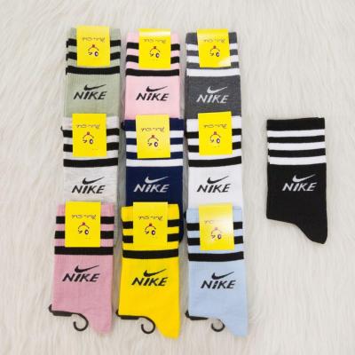 یک جین(12 جفت ) جوراب ساقدار سه خط طرح نایک