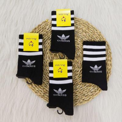یک جین(12 جفت)جوراب سه خط طرح آدیداس مشکی تک
