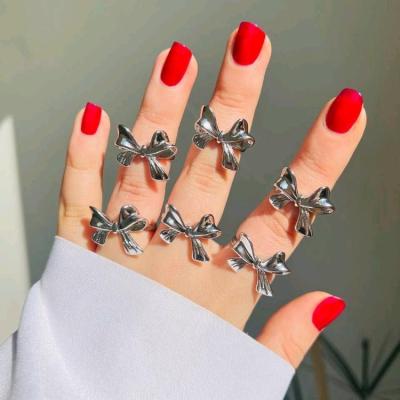 انگشتر دفرمه پاپیون