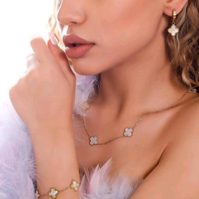 گردنبند ونکلیف