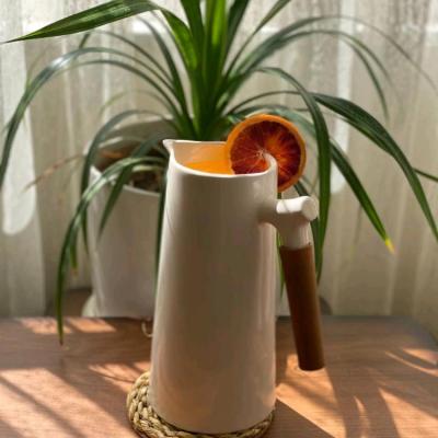 پارچ دسته چوب