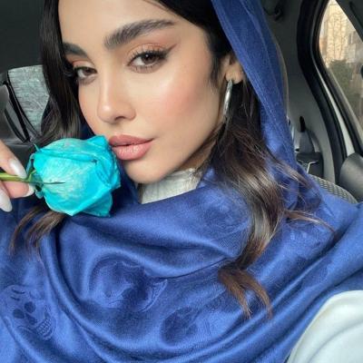 شال نخ ابریشم ژاکارد قواره 185 در 65 رنگ سرمه ای دو طرف ریش دار