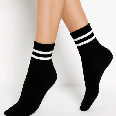 یک جین (12 جفت)جوراب ساق‌کوتاه مشکی با دو خط سفید