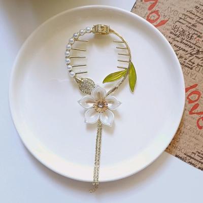 گیره مو گوجه ای طرح گل سفید با کیفیت وارداتی