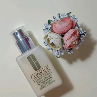 ژل مرطوب کننده و آبرسان دراماتیکالی کلینیک پوست های چرب و خشک