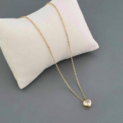 گردنبند قلب نگین‌ دار