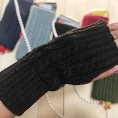 ساق دست بافت زنانه