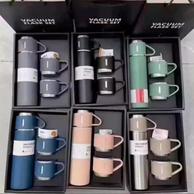 فلاسک سه فنجان کادویی نیم لیتری