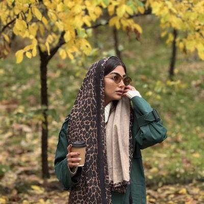 شال مخمل پلنگی رنگ مشکی قهوه ای نسکافه ای قواره 190 در 75 منگوله دار