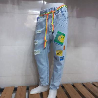 شلوار جین طرح استیکر