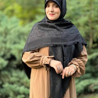 روسری مشکی نخ ژاکارد لمه دار طرح گل رز