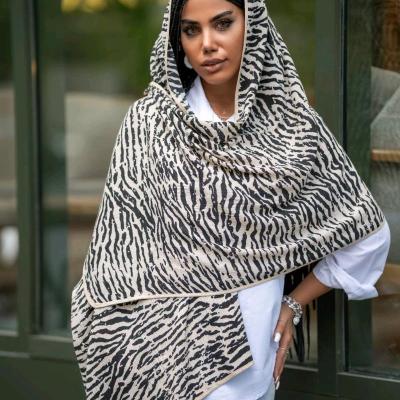 شال پلیسه دورگان دوزی شده کرم نسکافه ای