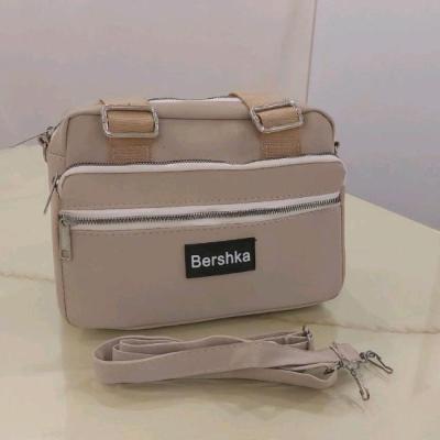 کیف برشکا کرم رنگ جادار