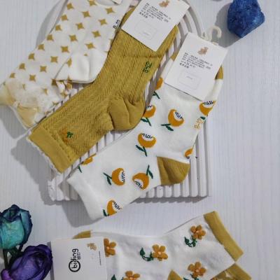 جوراب طرح زرد قناری