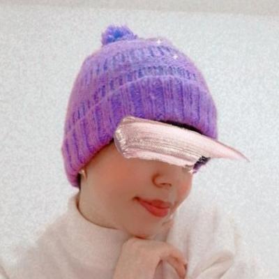 کلاه دستباف اسپرت رنگ بنفش بافته شده با کاموا موهربراق