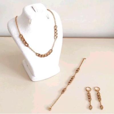 ست گردنبند و دستبند وگوشواره کارتیر