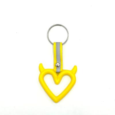 جاسوییچی سوریکاوا رنگ زرد با بند شبرنگی (جاکلیدی سوریکاوا، جاسوئیچی قلب شاخ دار)