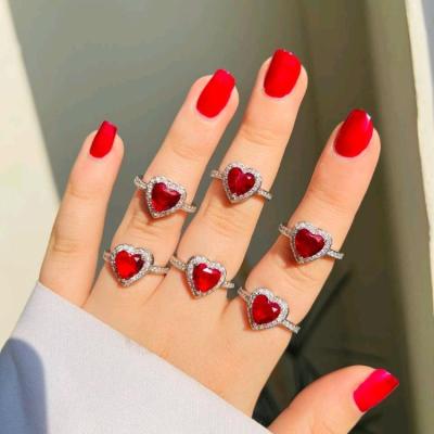 انگشتر جواهری قلب قرمز