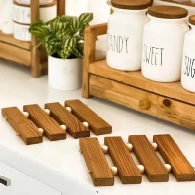 زیر قابلمه ای چوبی