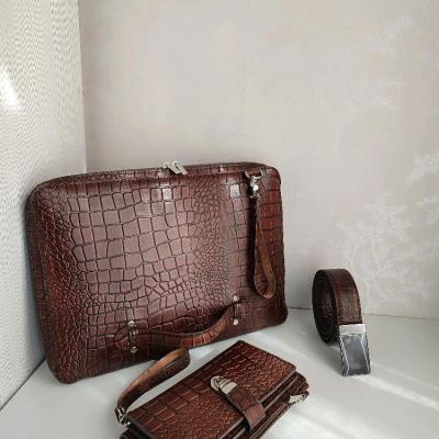 ست مردانه تهیه شده از چرم طبیعی