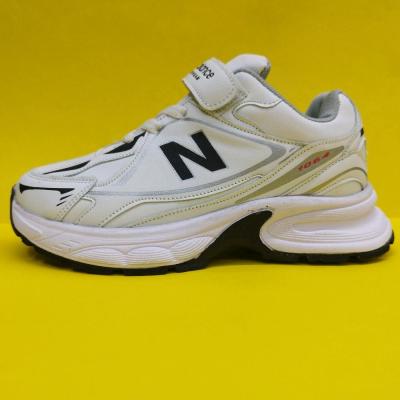 کتونی چسبی طرح بندی نیوبالانس 1064