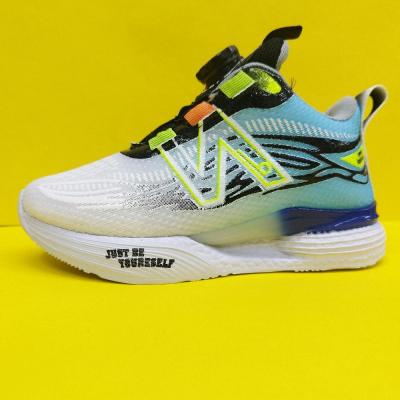 کتونی ورزشی پیچی