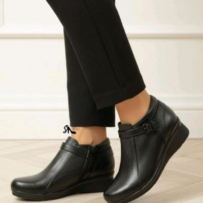 نیم بوت طبی زنانه مدل پاییزه بغل زیپ با زیره پیو در رنگ مشکی