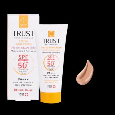 کرم ضد آفتاب و ضد پیری رنگی بژ تیره مناسب پوست خشک تا نرمال تراست