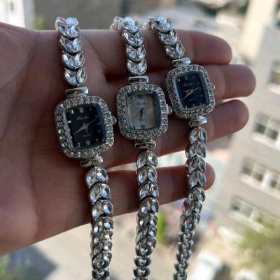 ساعت زنانه نگین دار بند گندمی