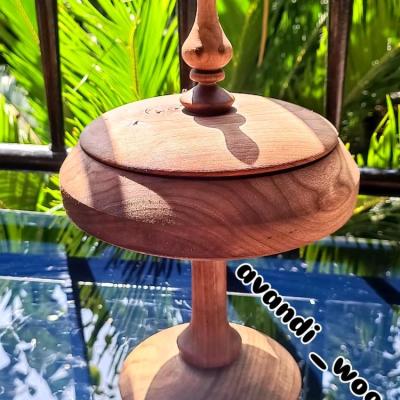 شکلات خوری چوبی پایه دار