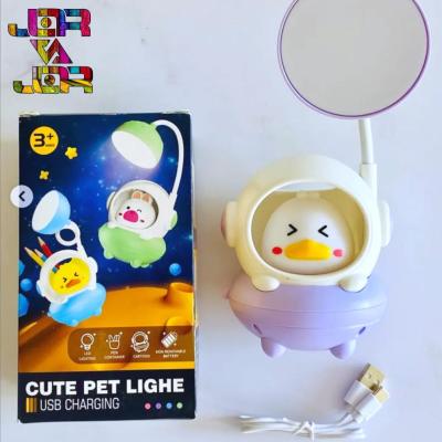 چراغ مطالعه جوجه فضانورد چراغ خواب جامدادی رومیزی شارژی وارداتی