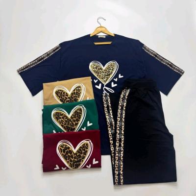 ست تیشرت شلوار بگ طرح قلب پلنگی زنانه