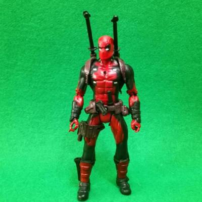 فیگور با کیفیت ددپول همراه چند نوع اسلحه و مفصل بازوی متحرک