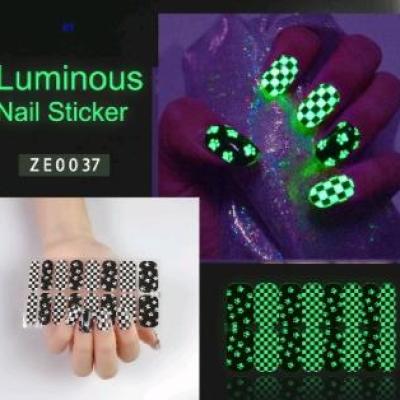 بر چسب ناخن شبرنگ