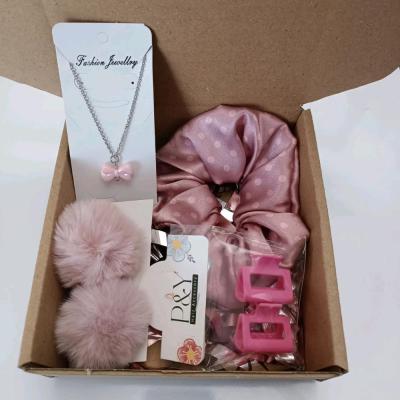 پک‌ اقتصادی هدیه دخترانه صورتی رنگمون